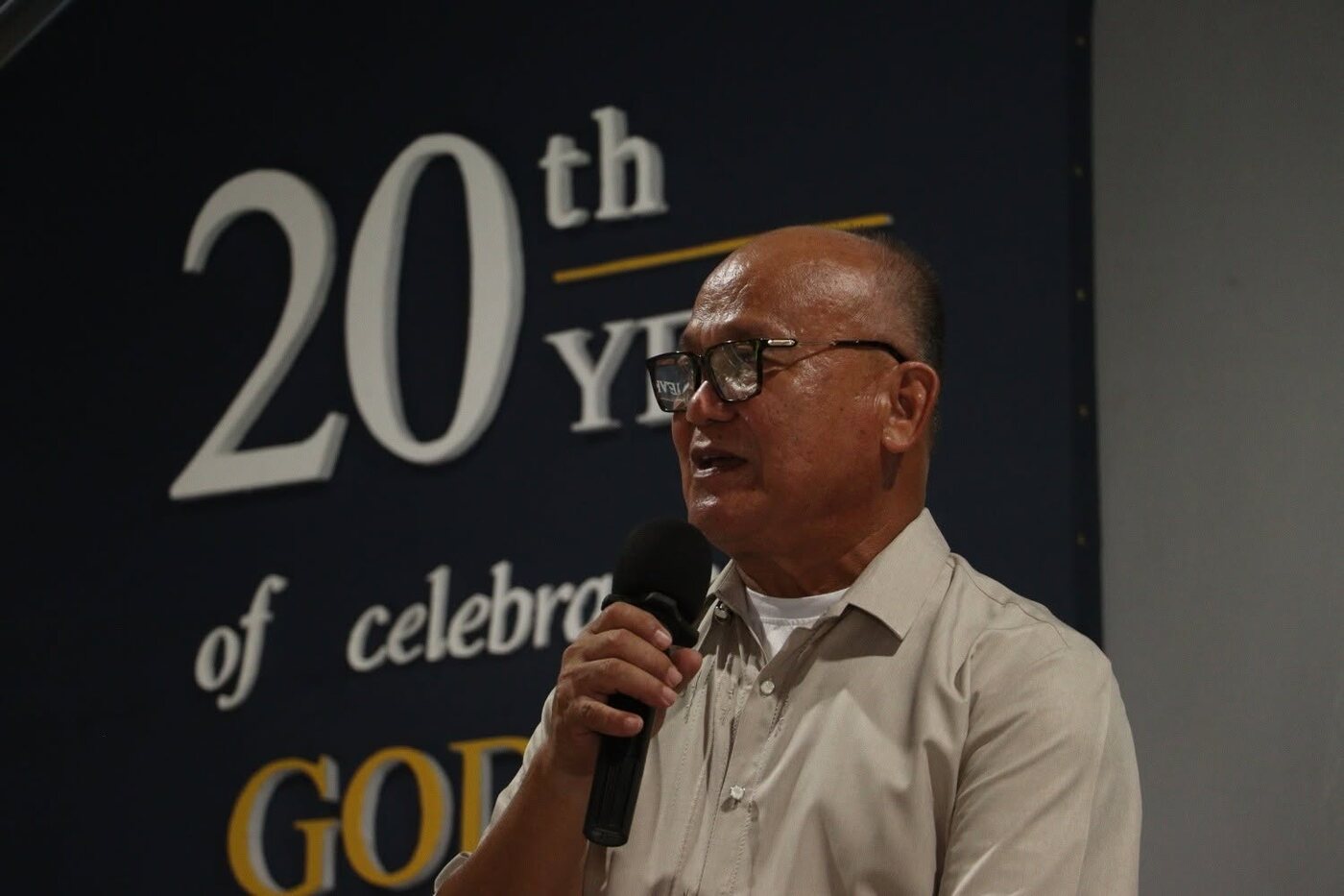 Pastor Dodong Curit preaching at Bible Baptist Church Alicia
